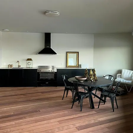 Top-floor Flat By The Harbour In Leilighet