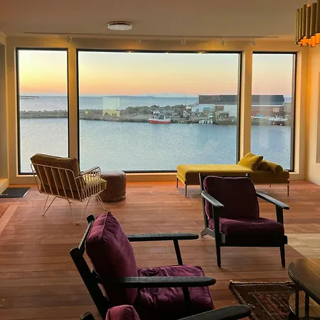 Top-floor Flat By The Harbour In Leilighet