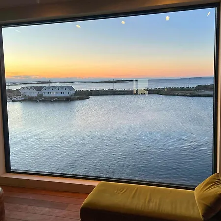 Top-floor Flat By The Harbour In Leilighet *