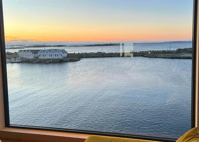 Top-floor Flat By The Harbour In Leilighet *