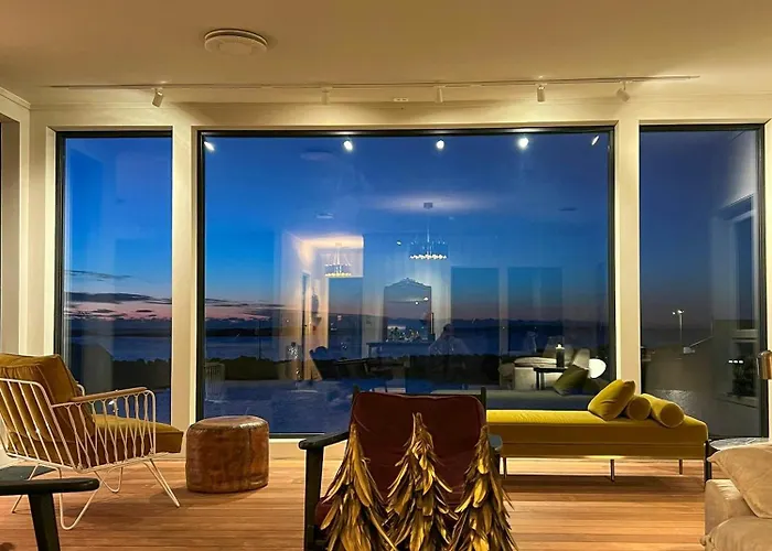 Top-floor Flat By The Harbour In